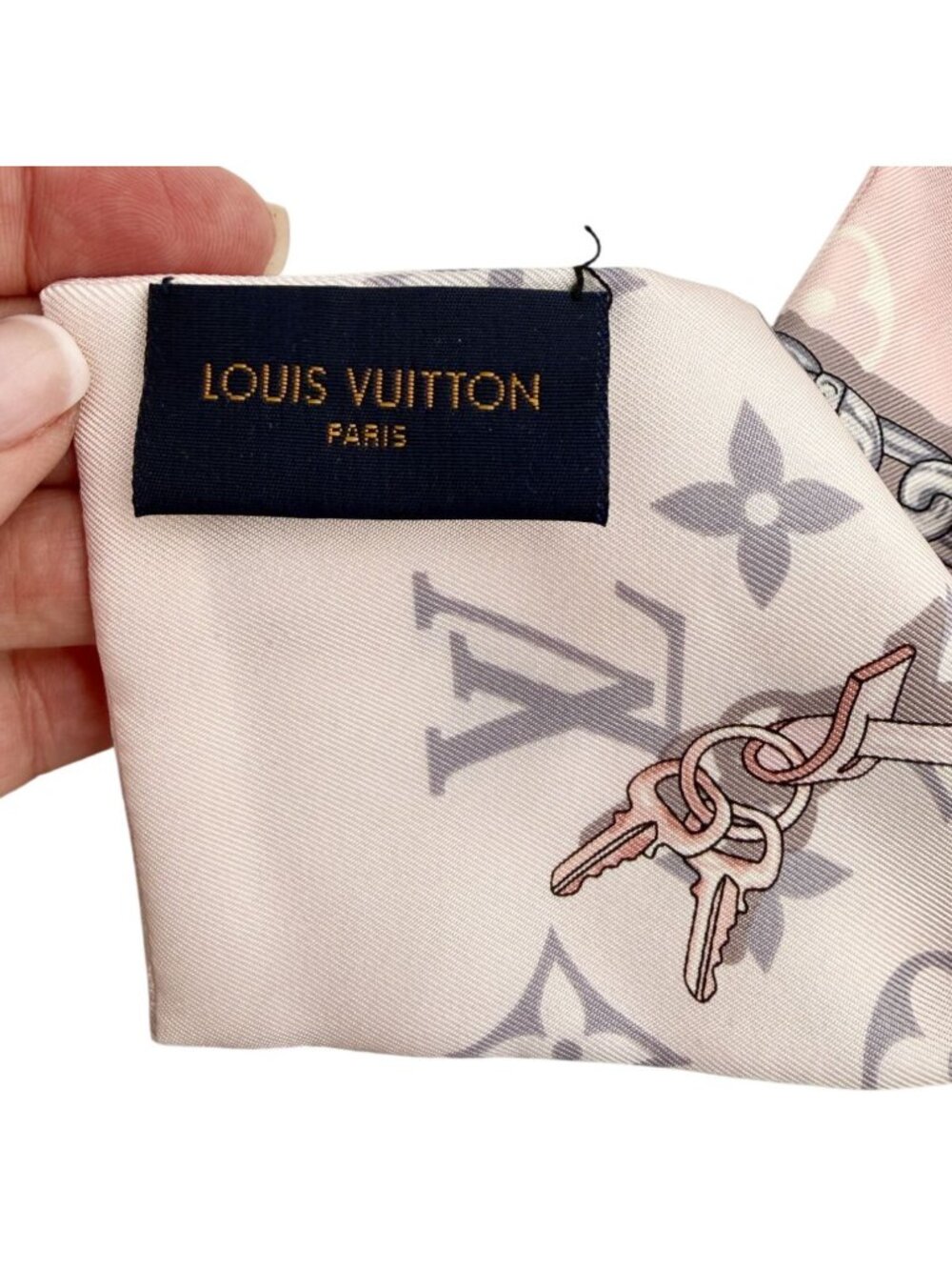 Louis Vuitton Silk Monogram Confidential Bandeau Light Pink - Picture 3 of 6